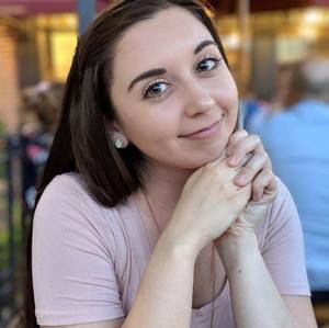 Meet your Posher, Caitlin